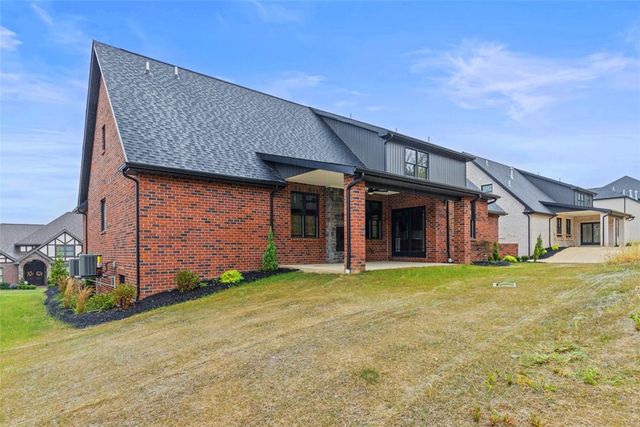 1037 Skyline Dr, Cecil, PA 15317