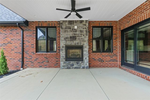 1037 Skyline Dr, Cecil, PA 15317