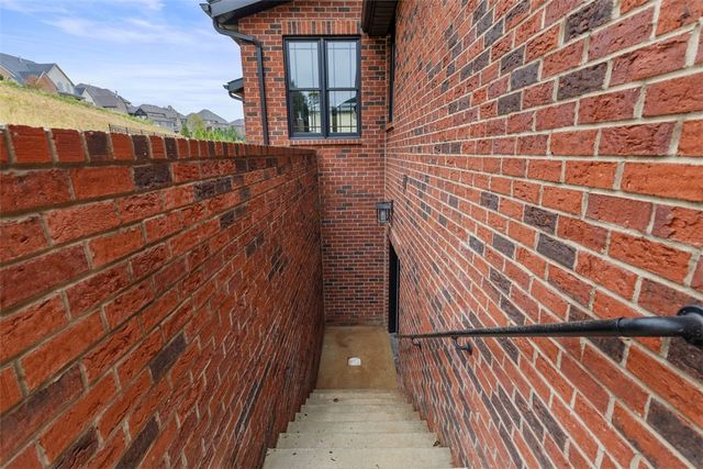 1037 Skyline Dr, Cecil, PA 15317