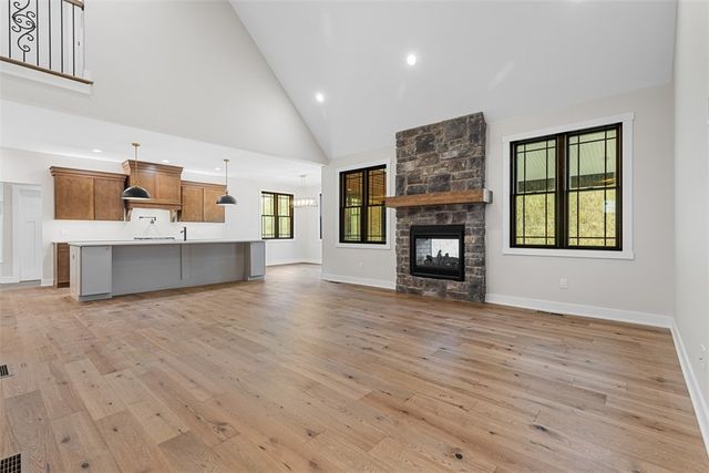 1037 Skyline Dr, Cecil, PA 15317
