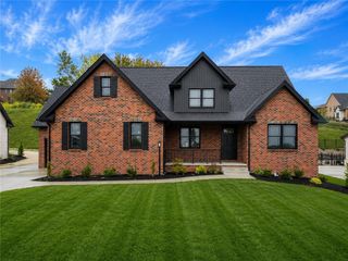 1037 Skyline Dr, Cecil, PA 15317