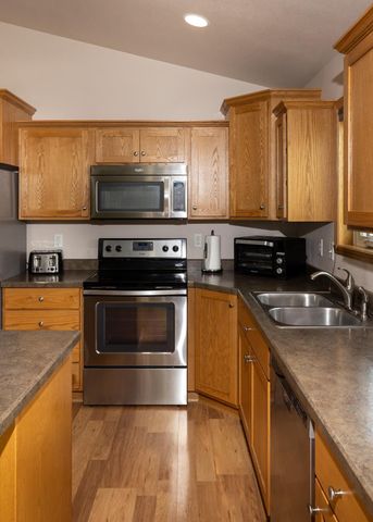 2524 31st Avenue S, Moorhead, MN 56560