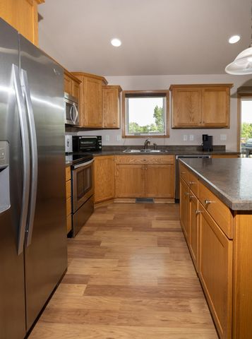 2524 31st Avenue S, Moorhead, MN 56560