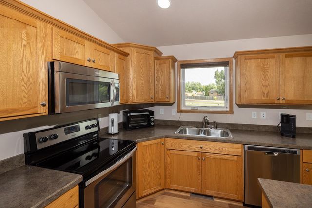 2524 31st Avenue S, Moorhead, MN 56560