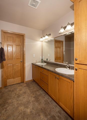 2524 31st Avenue S, Moorhead, MN 56560