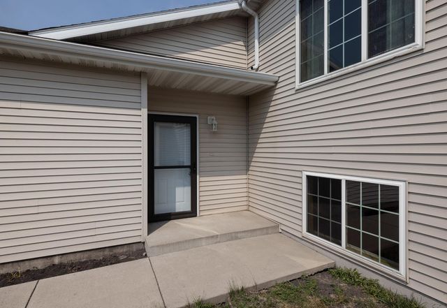 2524 31st Avenue S, Moorhead, MN 56560