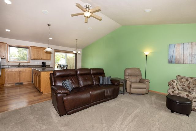 2524 31st Avenue S, Moorhead, MN 56560