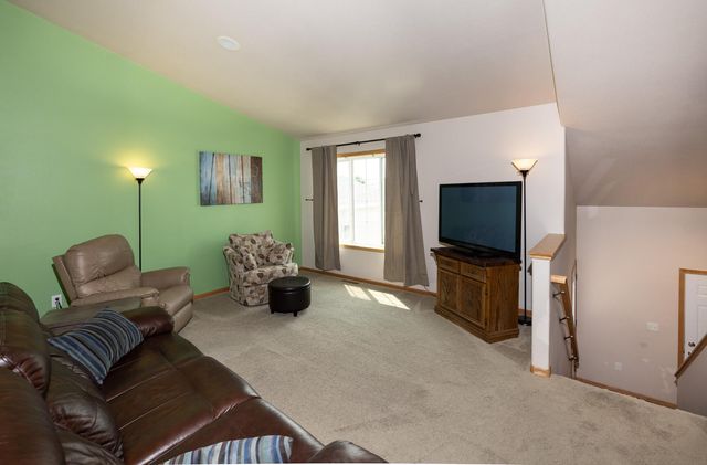 2524 31st Avenue S, Moorhead, MN 56560