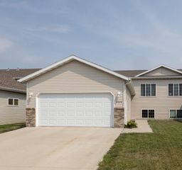 2524 31st Avenue S, Moorhead, MN 56560