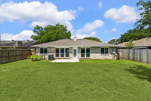 10111 Limewood Lane, Sugar Land, TX 77498