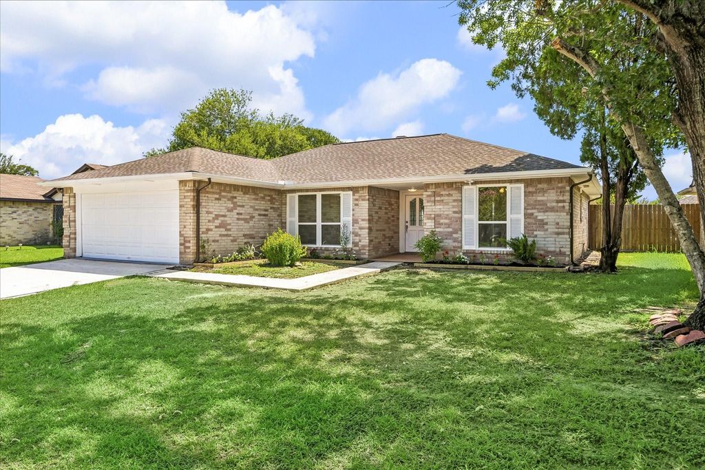 10111 Limewood Lane, Sugar Land, TX 77498