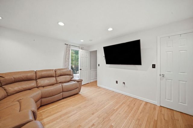 150-R Winona St, Peabody, MA 01960