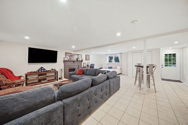 150-R Winona St, Peabody, MA 01960