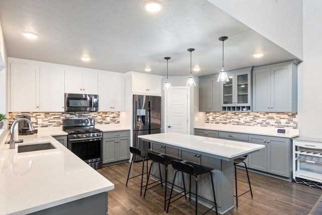 2153 POTTER DRIVE, De Pere, WI 54115