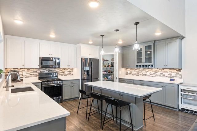2153 POTTER DRIVE, De Pere, WI 54115