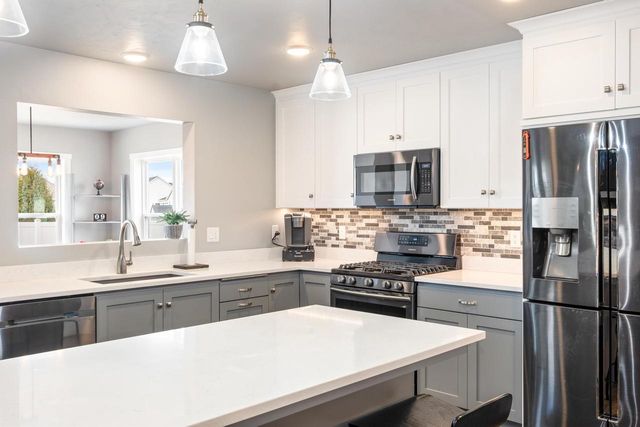 2153 POTTER DRIVE, De Pere, WI 54115