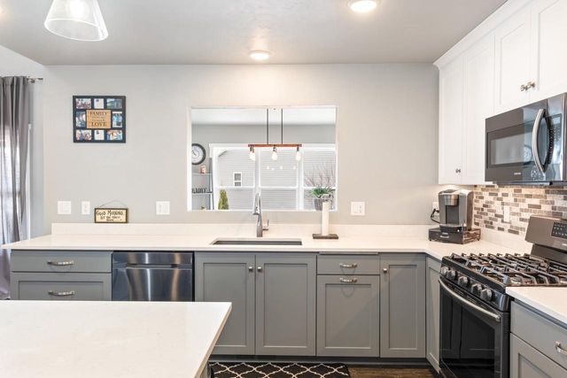2153 POTTER DRIVE, De Pere, WI 54115