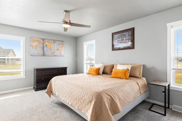 2153 POTTER DRIVE, De Pere, WI 54115