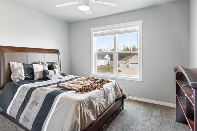2153 POTTER DRIVE, De Pere, WI 54115