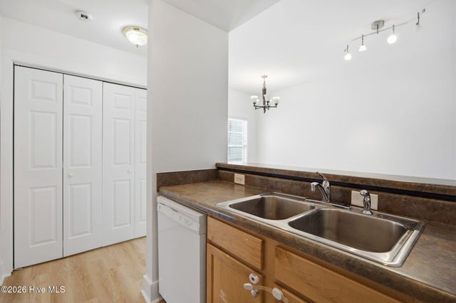 2308 Wrightsville Avenue Apt 202, Wilmington, NC 28403