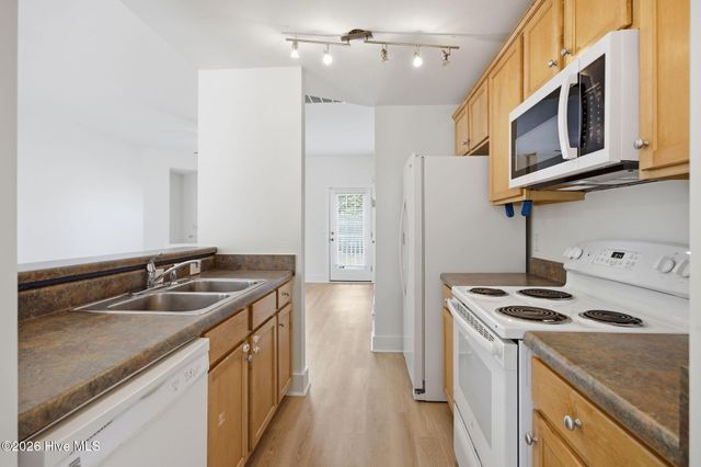 2308 Wrightsville Avenue Apt 202, Wilmington, NC 28403
