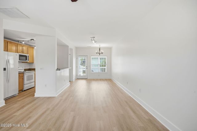2308 Wrightsville Avenue Apt 202, Wilmington, NC 28403
