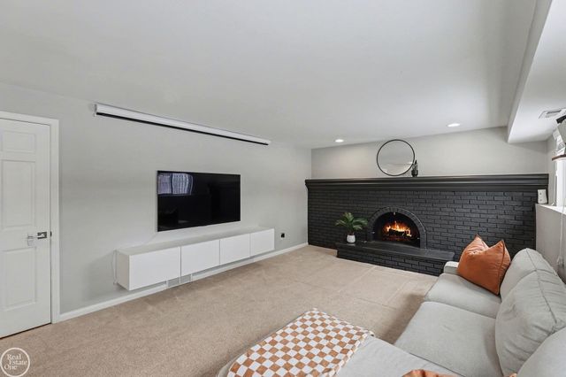 2351 Michael Drive, Sterling Heights, MI 48310