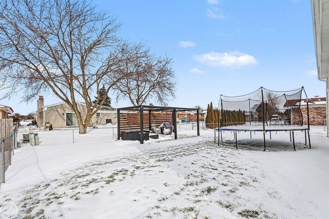 2351 Michael Drive, Sterling Heights, MI 48310