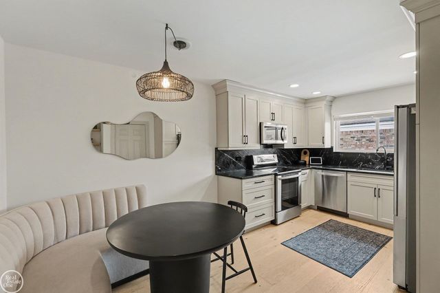 2351 Michael Drive, Sterling Heights, MI 48310