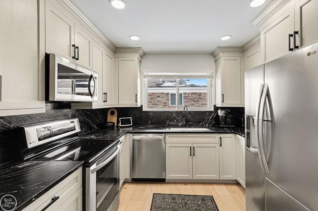 2351 Michael Drive, Sterling Heights, MI 48310