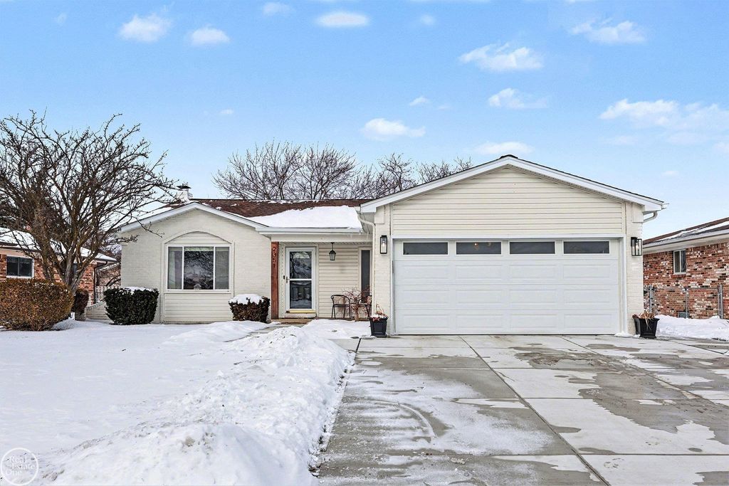 2351 Michael Drive, Sterling Heights, MI 48310