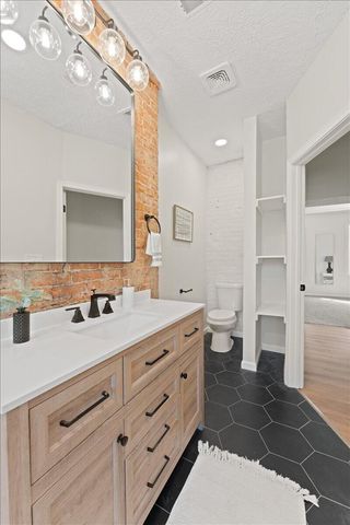 276 W 8th Street, Covington, KY 41011