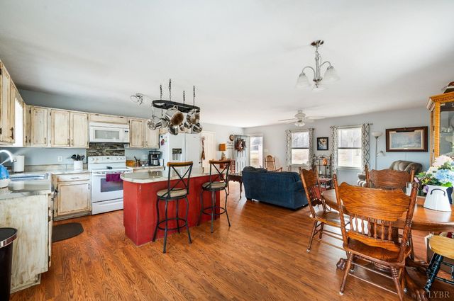 3105 Horseshoe Road, Appomattox, VA 24522