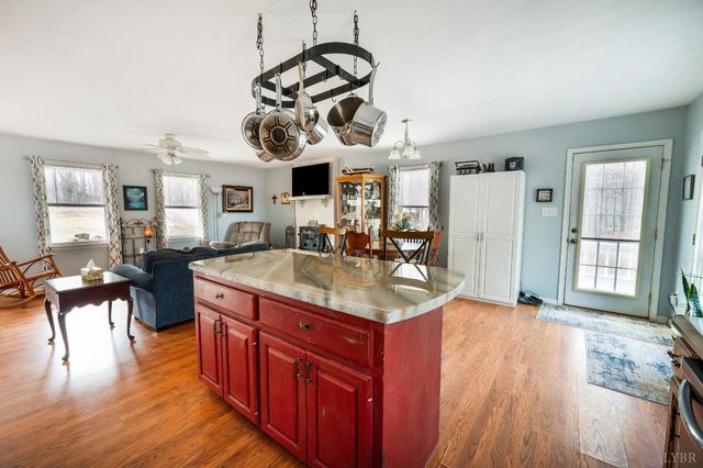 3105 Horseshoe Road, Appomattox, VA 24522