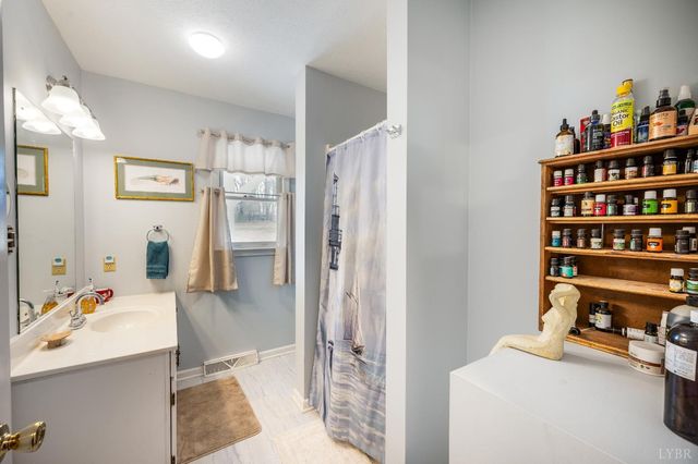 3105 Horseshoe Road, Appomattox, VA 24522