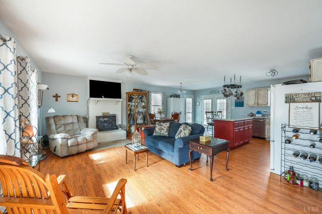 3105 Horseshoe Road, Appomattox, VA 24522