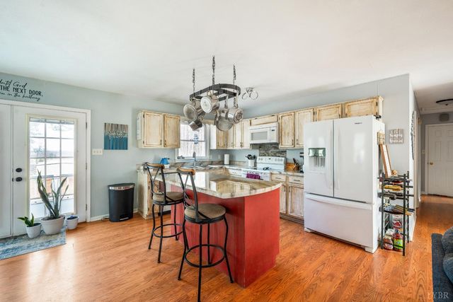 3105 Horseshoe Road, Appomattox, VA 24522