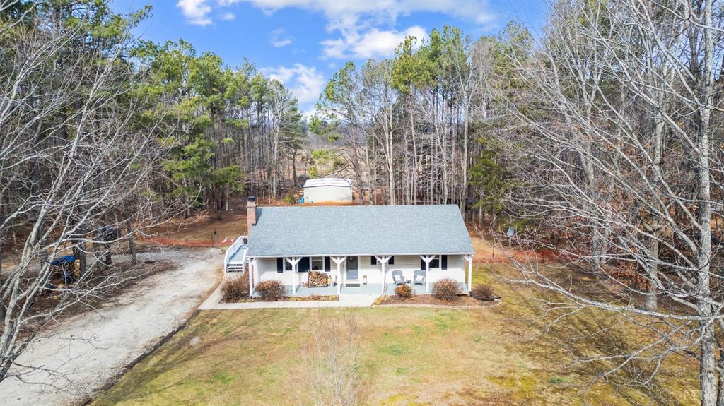 3105 Horseshoe Road, Appomattox, VA 24522