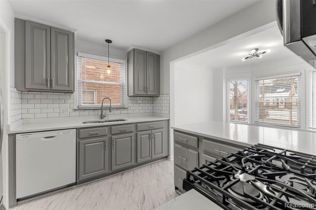 1640 Kingsbury Avenue, Dearborn, MI 48128