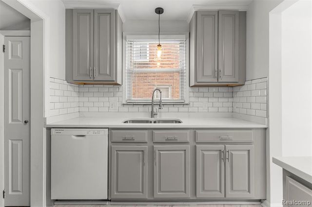 1640 Kingsbury Avenue, Dearborn, MI 48128