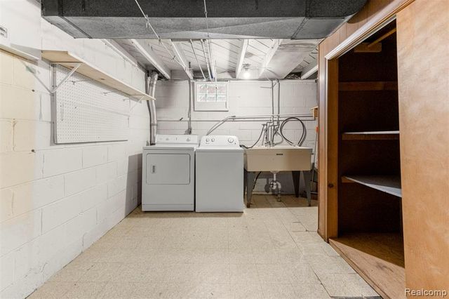 1640 Kingsbury Avenue, Dearborn, MI 48128