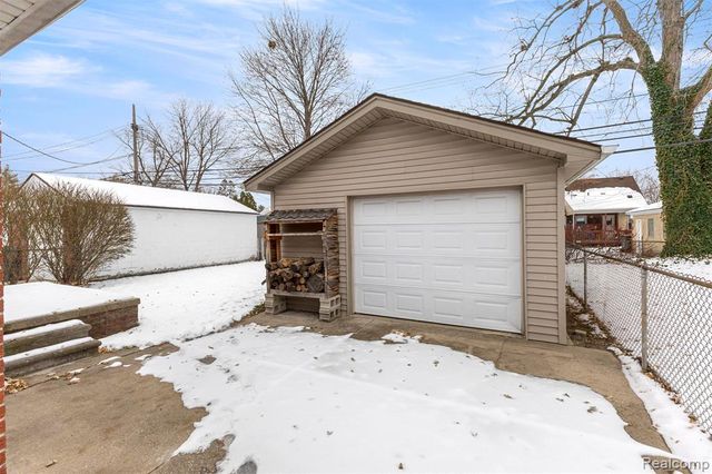 1640 Kingsbury Avenue, Dearborn, MI 48128