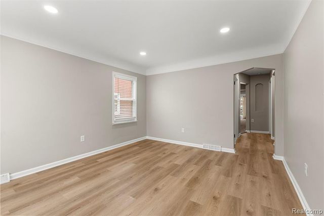 1640 Kingsbury Avenue, Dearborn, MI 48128