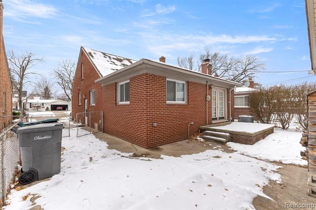 1640 Kingsbury Avenue, Dearborn, MI 48128