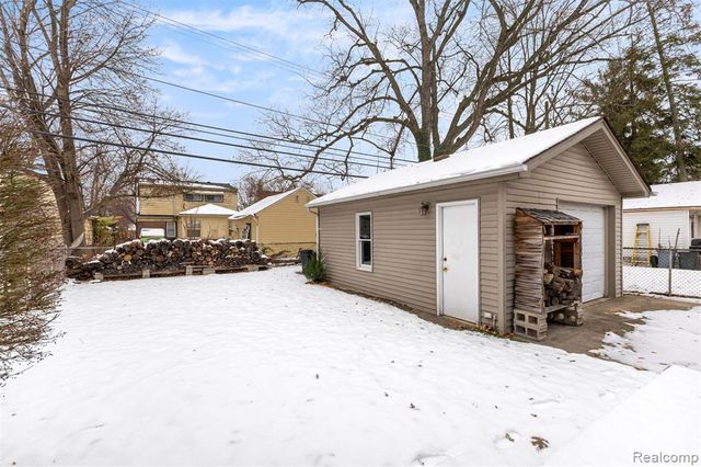 1640 Kingsbury Avenue, Dearborn, MI 48128