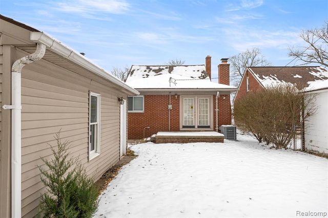 1640 Kingsbury Avenue, Dearborn, MI 48128