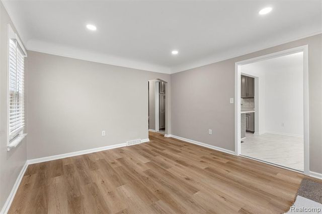 1640 Kingsbury Avenue, Dearborn, MI 48128