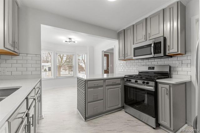 1640 Kingsbury Avenue, Dearborn, MI 48128