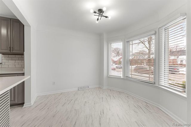 1640 Kingsbury Avenue, Dearborn, MI 48128