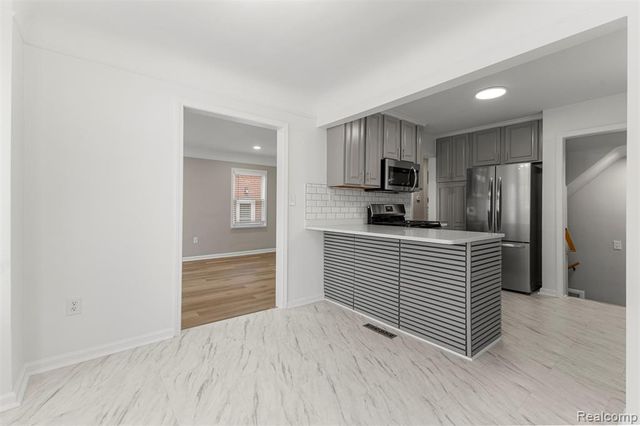 1640 Kingsbury Avenue, Dearborn, MI 48128